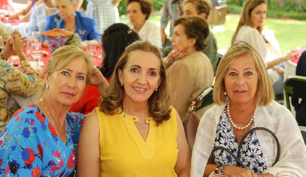  Laura Villasuso, Mónica Alcalde y Patricia Villasuso.