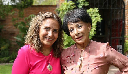  Martha Acevedo y Aida Martínez.