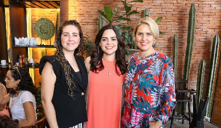  Magaly Sanchez, Ana Luisa Cabrera y Yuni Lapuente.
