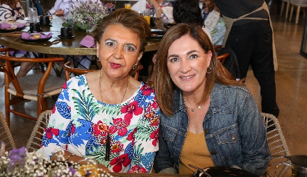  Georgina Arnaut y Anita Anaya.