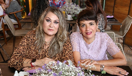  Carla Serna y Guadalupe González.