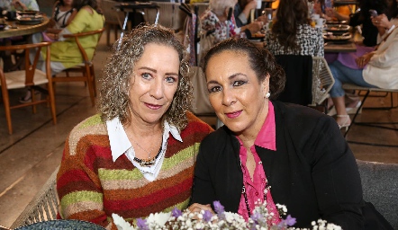  Patricia Peña y Lila González.