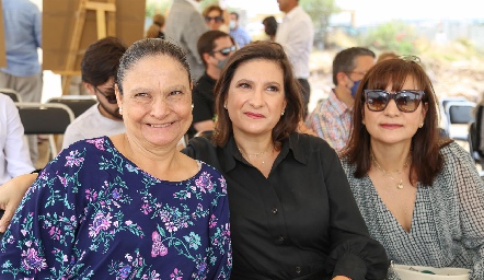  Lucía, Mary Tere y Pina Cadena.