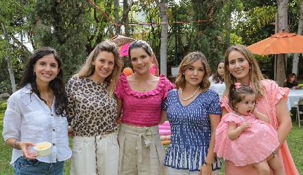  Ale Torres, Benilde Hernández, Jessica Martín Alba, Dora Díaz Dibildox y Lucía Martín Alba con su hija Amelia.