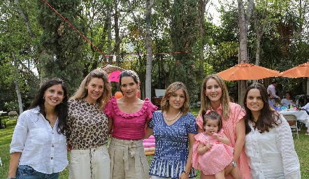  Ale Torres, Benilde Hernández, Jessica Martín Alba, Dora Díaz Dibildox, Lucía Martín Alba con su hija Amelia y Maite Soberón.