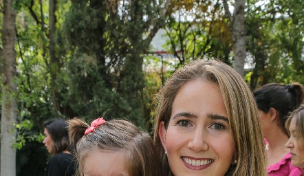  Lucía Martín  con su hija Amelia Torres.