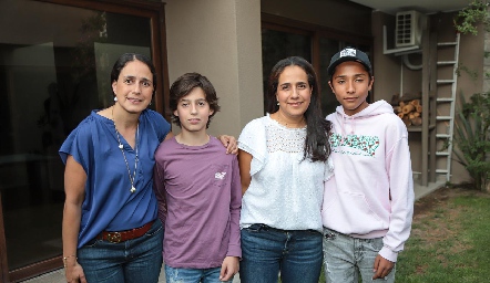  Cristina Vallejo, Santiago Almazán, Vero Vallejo y Rodrigo Almazán.