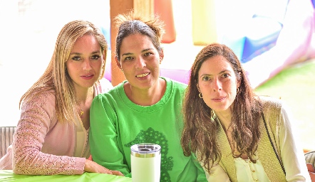  María Torres, Pilar Martínez y May Chávez .