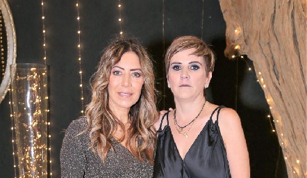  Ana Astrid Navarro y Claudia Hinojosa.