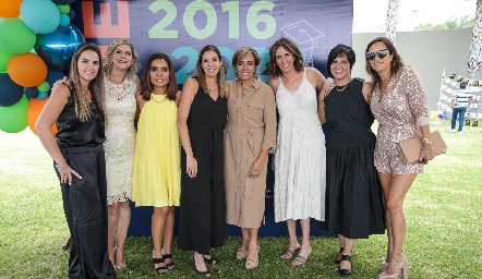  Maripepa Muriel, Karla Verástegui, Lorena Torres, Cecilia Limón, Karina Ramos, Ale Güemes, Silvia Noriega y Paty Estrada.
