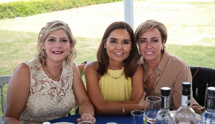  Karla Verástegui, Lorena Torres y Karina Alcalde.