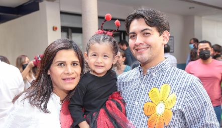  Jazmín Rodríguez, Andrea Rodríguez y Arturo Rodríguez.