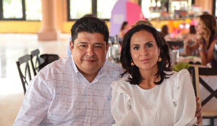  Mario Veliz y Mónica Guijarro .