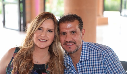  Erika Olivares y Juan José Yáñez .