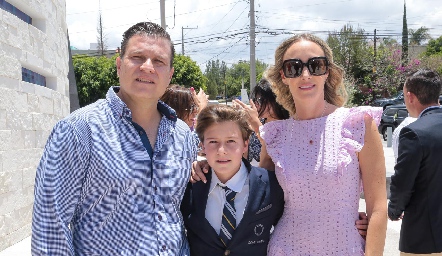 Javier Vallejo y Maru Muñiz con su hijo Luis Ma Vallejo.