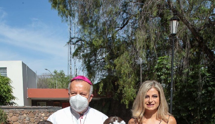  Alexa, Arzobispo Carlos Cabrero, Katia y Verónica Escobedo.
