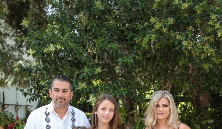  Alejandro, Melisa, Katia, Alexa Martínez y Verónica Escobedo.
