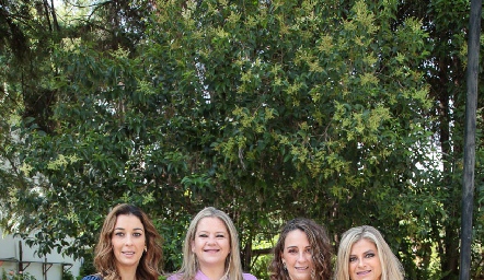  Pilar, Lorena y Gloria Martínez Bazúa, Verónica Escobedo, Katia y Alexa Martínez.