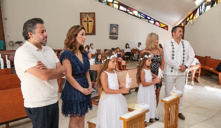  Muy atentos a las palabras del Arzobispo.
