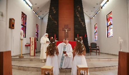  Frente al altar.