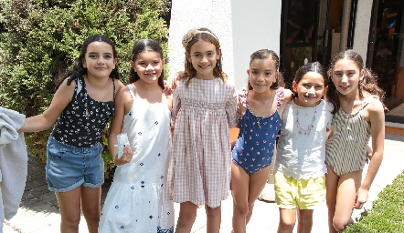  Roberta, Ximena, Ximena, María, Maite y María.