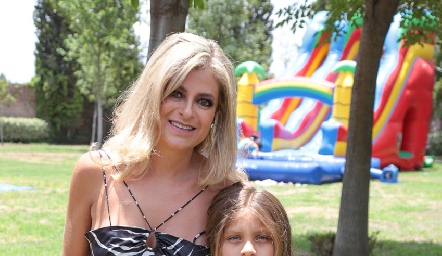  Verónica Escobedo y Katia.