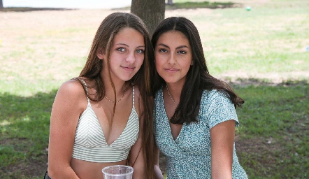  Melissa Martínez y Ana Isabel Loredo.