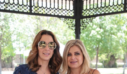  Pilar Martínez y Verónica Escobedo.