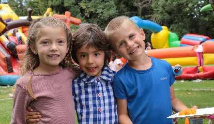  Julia, Santiago y Diego.