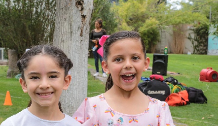 Ana Paula Ávila y Mari Carmen García.