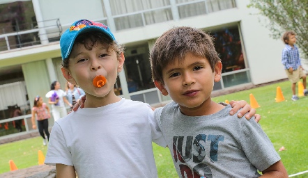  Alejandro García y Santiago.