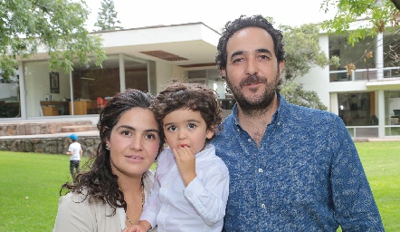  María José Velázquez, Gastón Valdez y Ángel Valdez.