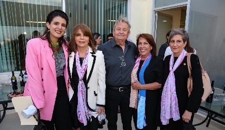  Sofia Cavazos, Laura Autrique, Federico Sanata, Lourdes Gomez y Ana Maria Vazquez.