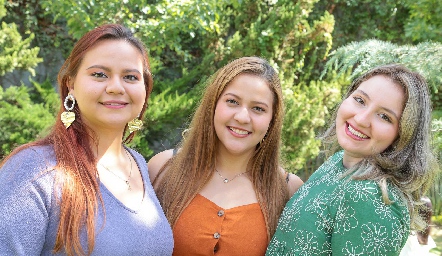 Claudia Canela, Denisse Jara y Samanta Andrade.
