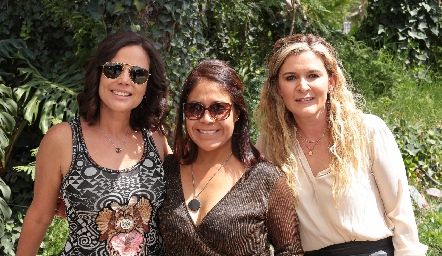  Maga Nieto, Verónica y Paola Vázquez.