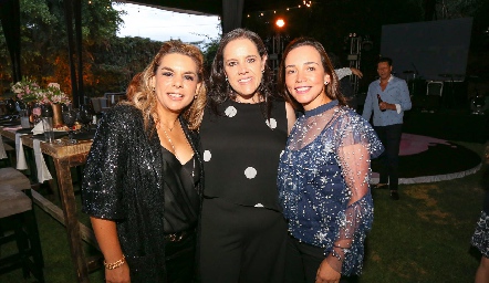  Maribel Torres, Pili Torres y Ana Rosa Guerra.