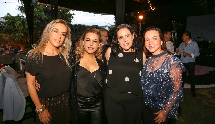  Mónica Torres, Maribel Torres, Pili Torres y Ana Rosa Guerra.