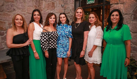  Claudette con las organizadoras Claudia del Pozo, Mely Mahbub, Elsa Tamez, Claudette Mahbub, Maru Martínez y July Mahbub.