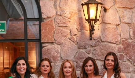  July Mahbub, Maru Martínez, Claudia del Pozo, Elsa Tamez y Mely Mahbub.