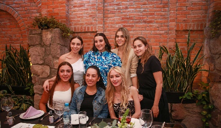 Andrea y Claudette Villasana, Claudia y Bárbara Mahbub, Emelin Feres, Alejandra Zepeda y Valeria Guerrero.
