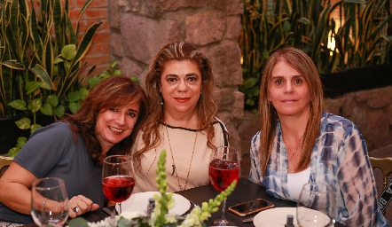  Martha Abud, Claudia Abud y Laura Abad.