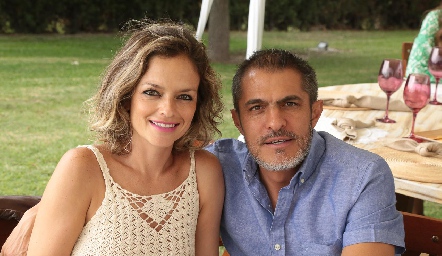  Vero Alvarado y Arturo González.