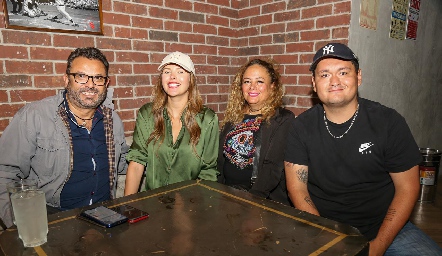  Rocardo Bustos, Karen Bustos, Norma Gonzalez y Ricardo Pedroza.