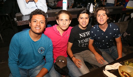  Sebastian, Jorge, Ricardo y Eduardo.