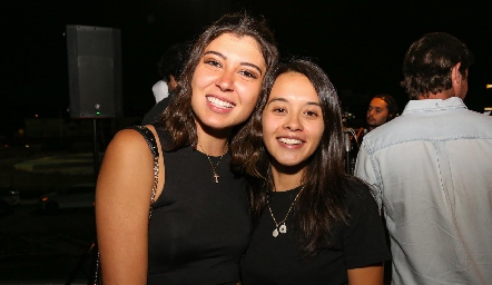  Carolina Medina y Sofi Hernandez.