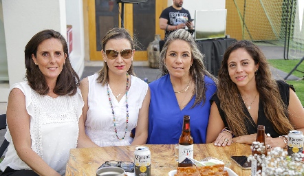  Paola Meade, Janeth Rodríguez, Michelle Zarur y Fernanda Torrescano.