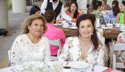  Lupita Romero y Rosy Vázquez.