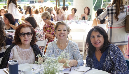  Carmen García, Conchita Vega y Lilí Méndez.