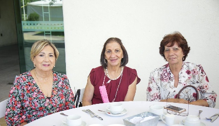  Rebeca Torres, Martha y Silvia Alcalde.