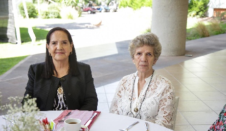  Josefina y Lucía Alcalde.